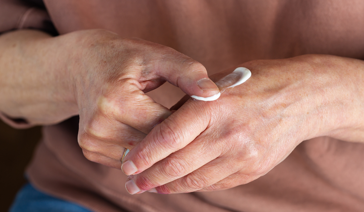 Person putting lotion on their hands